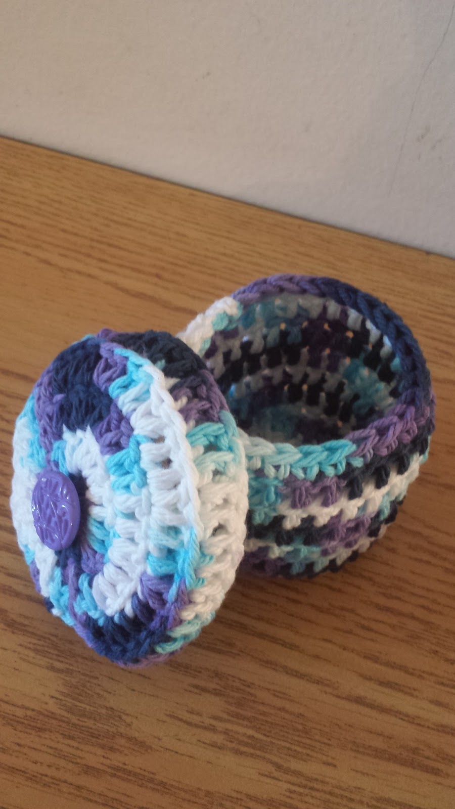 tiny crochet box