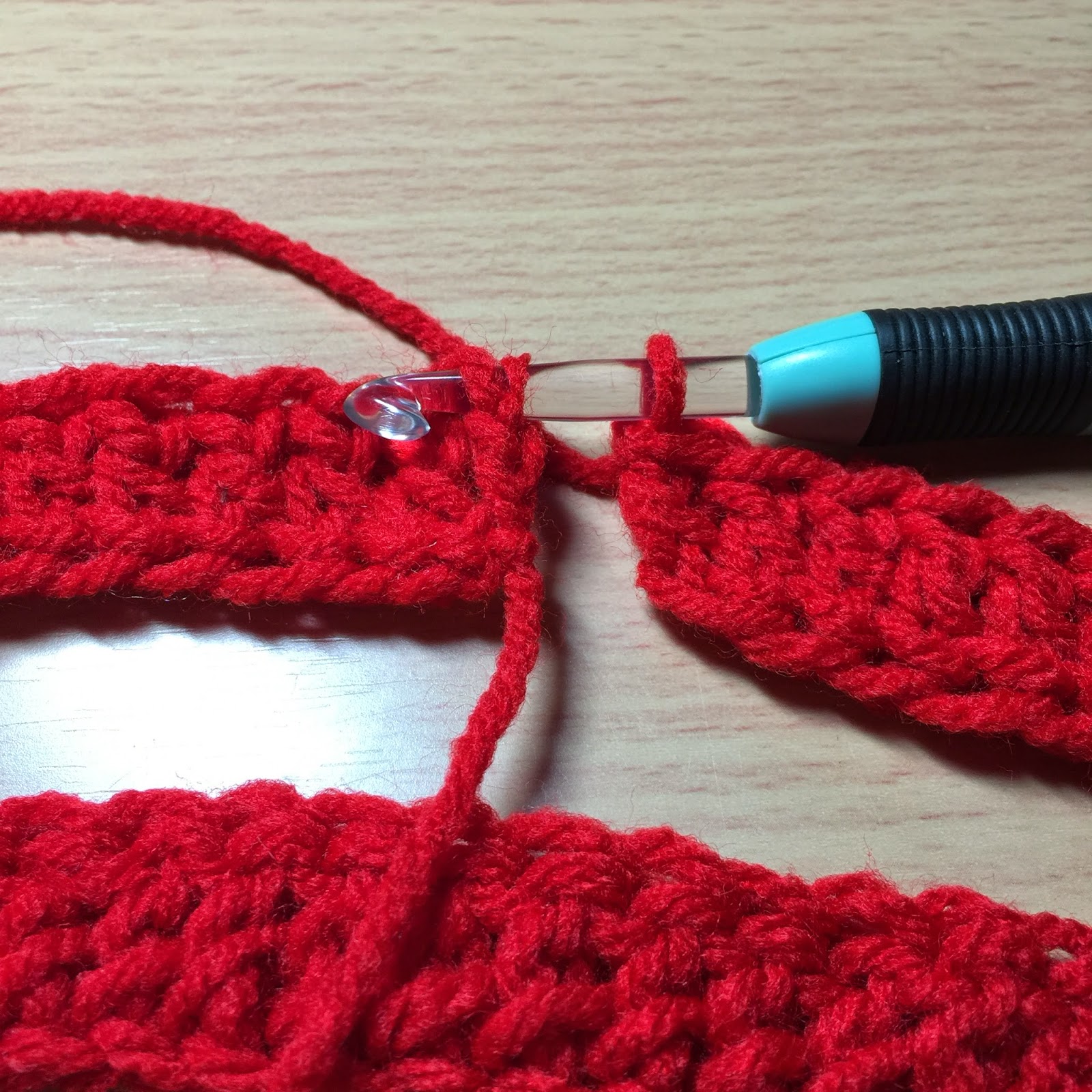 crochet Wintery Pom Pom Cowl pattern