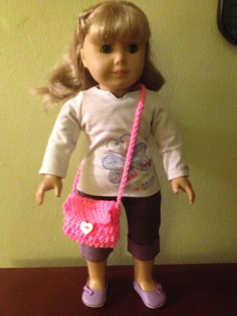 american girl crochet purse http://www.hookingisalifestyle.com/